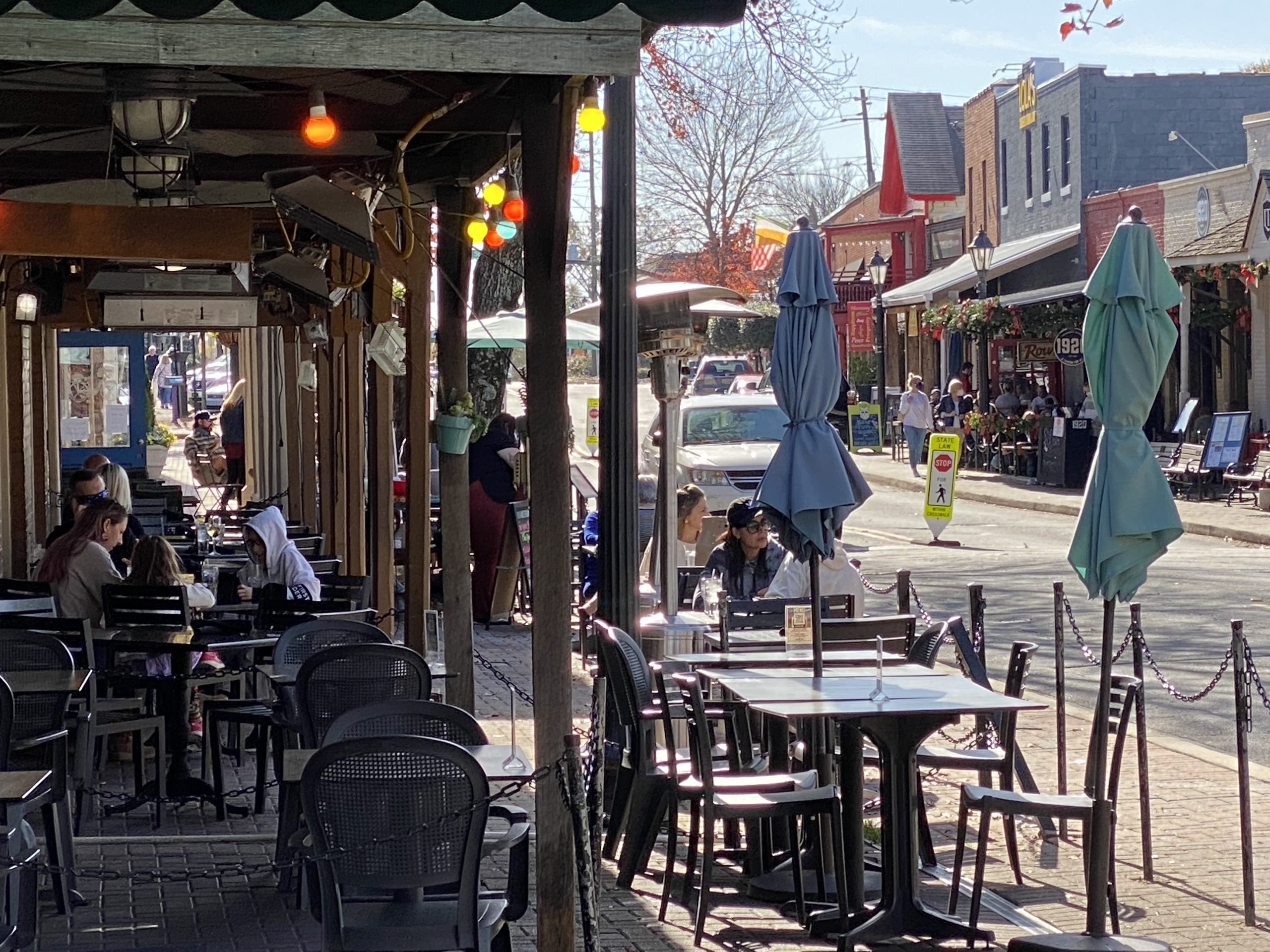 Businesses, residents fear paid parking will hurt downtown Roswell’s appeal